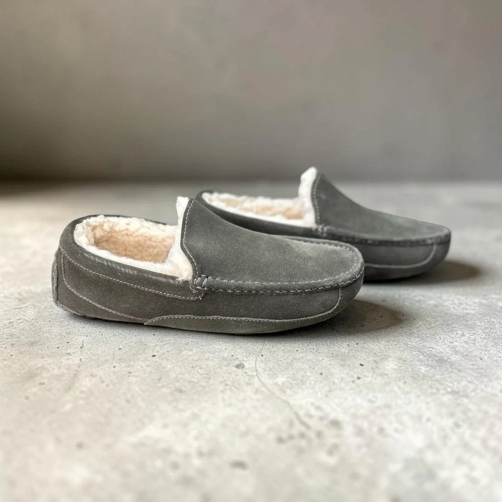 UGG Ascot Slipper Size 9 Charcoal Gray Suede Shearling Lined Moccasin 110111
